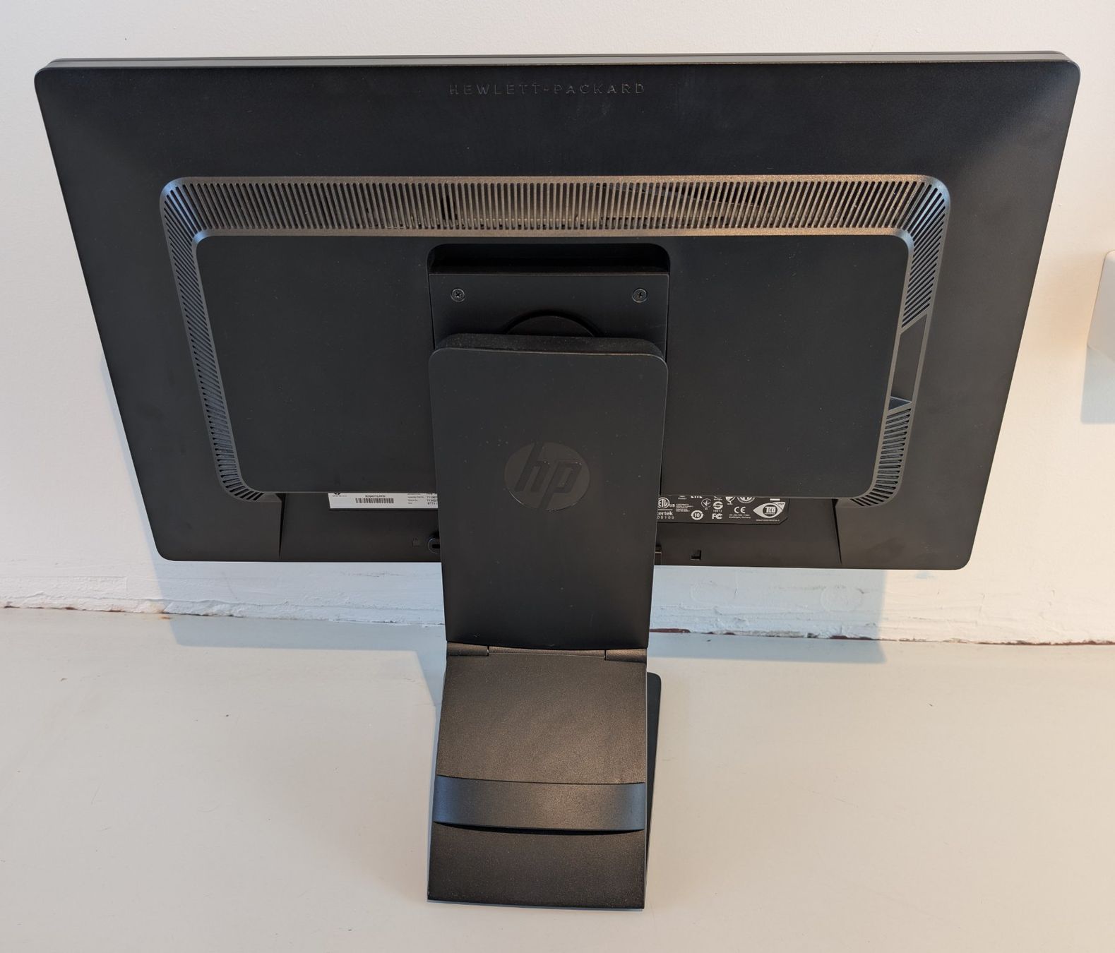 Hewlett Packard Monitore: HP EliteDisplay E231 - 23" Monitor – Gebraucht aus Dietlikon von ComdatAG 2