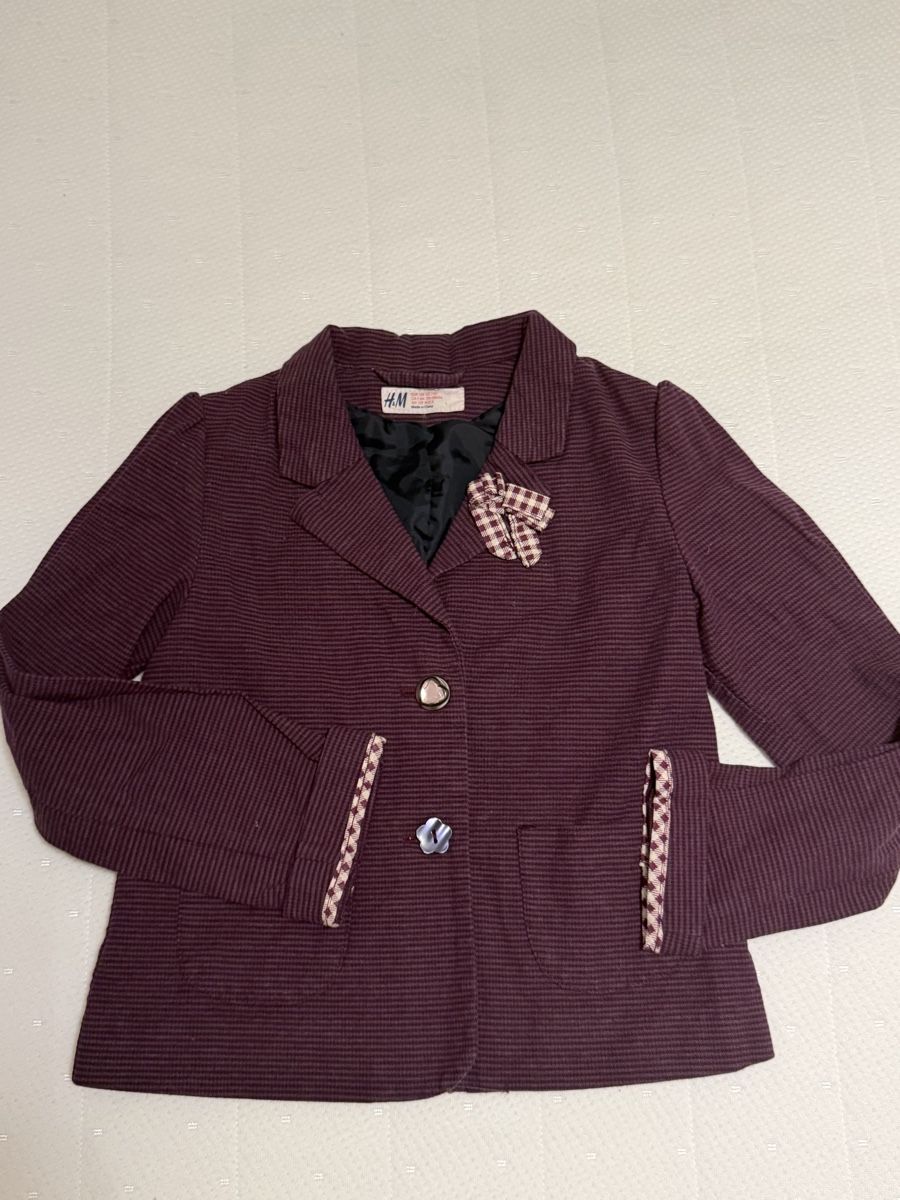 H&M Giacche & Cappotti: Blazer H&M violette à rayures taille 128 – Usato da La Chaux-de-Fonds venduto da Sabinchenn