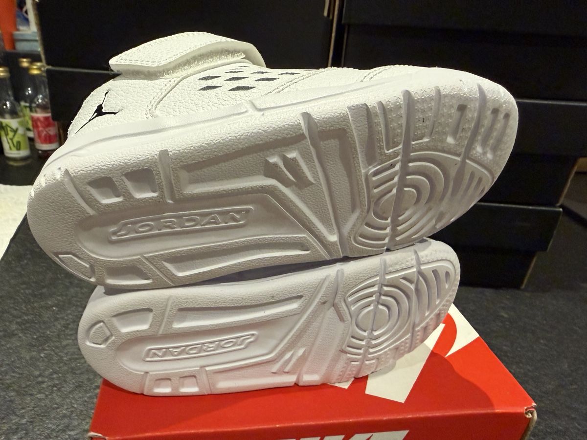 Jordan Scarpe per ragazzi: Baskets JORDAN blanches taille 23,5 neuf – Nuovo e nell'imballaggio originale da Villaz-St-Pierre venduto da pepe86 1