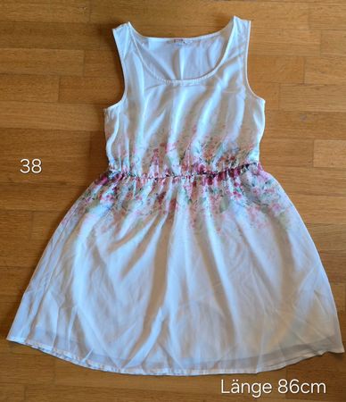Sommerliches Blumenkleid Gr. 38 weiss, sehr gut erhalten