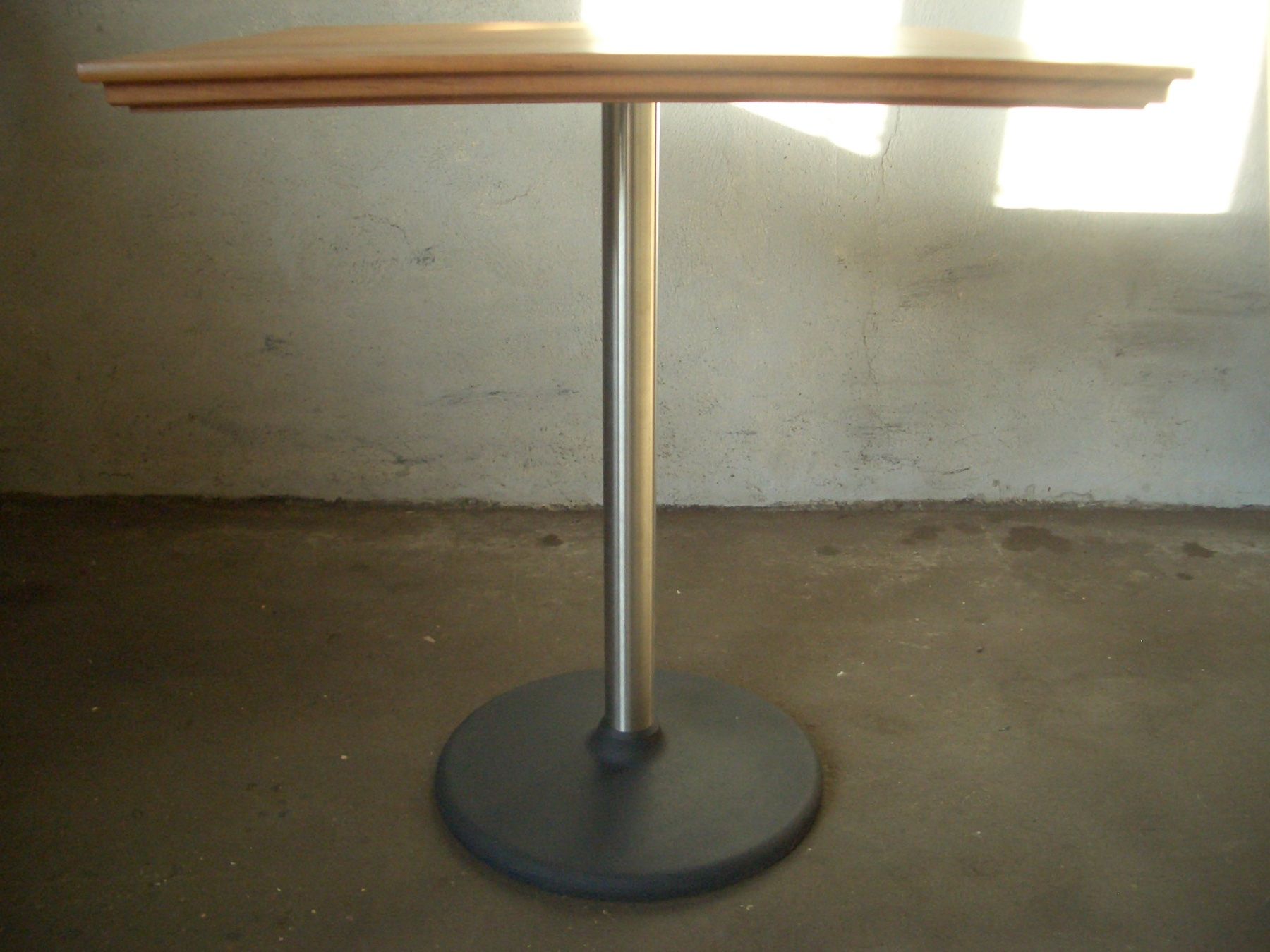 Tavoli: Schöner Designertisch Breite 70cm Tiefe 60cm – Nuovo (secondo la descrizione) da Lützelflüh-Goldb venduto da bea_62gv 1