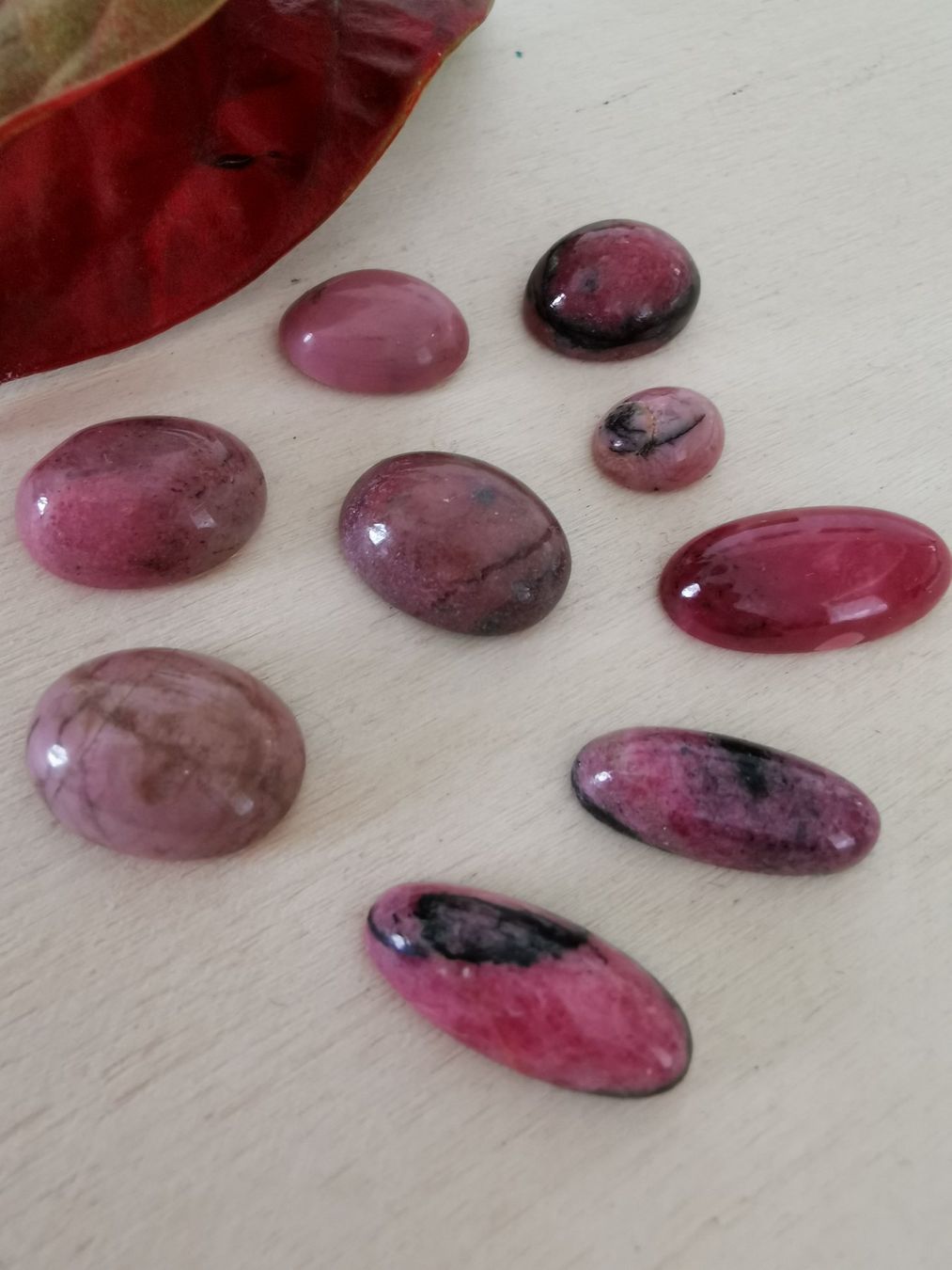 Edelsteine: 9 Stk. Rhodonit  Edelstein - Cabochon – Neu und originalverpackt aus Dierikon von Buntspecht-10 3