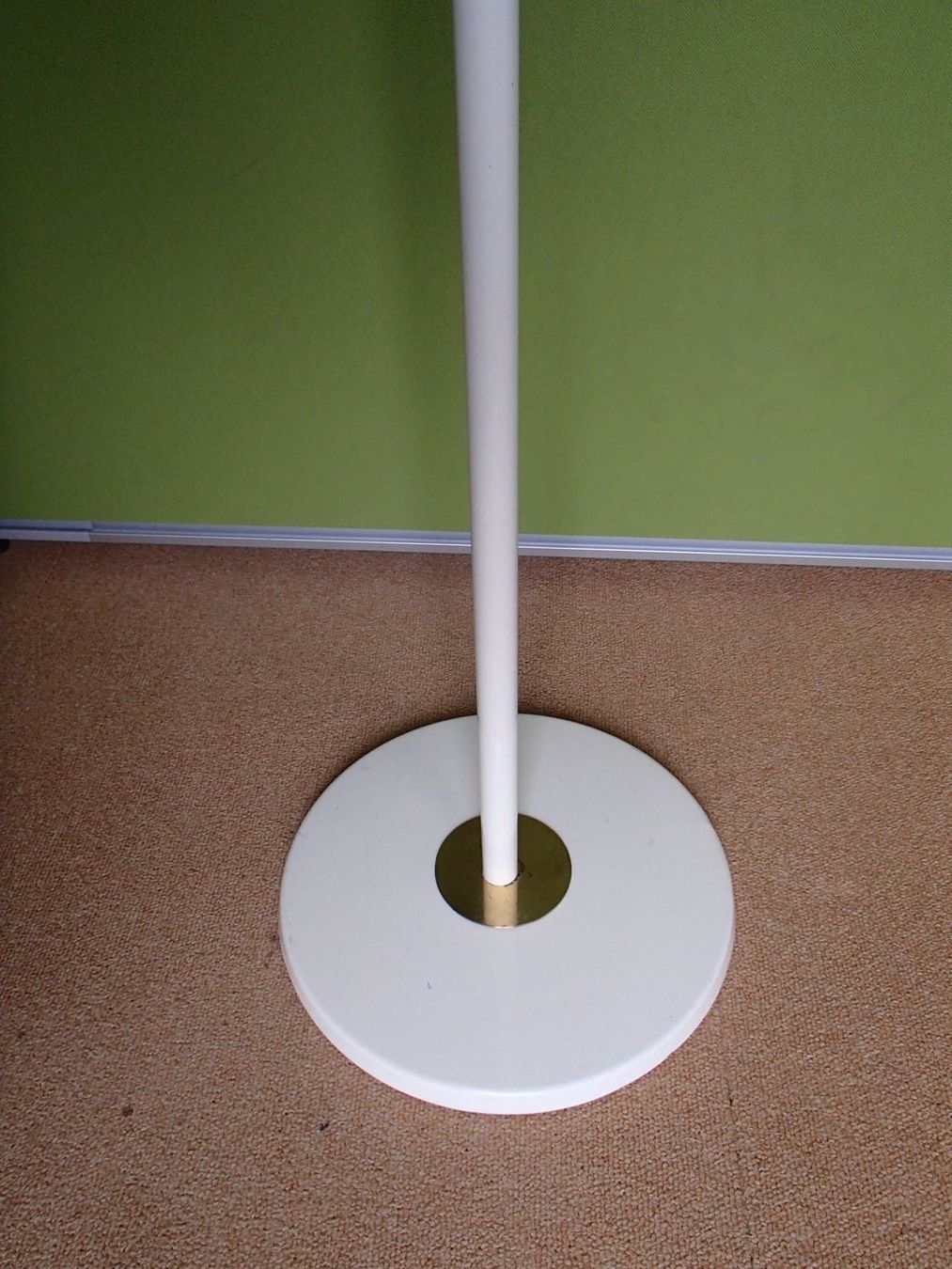 Guardaroba: Vintage Herrendiener Messing und Plexi – Usato da Schöfflisdorf venduto da pullux 3
