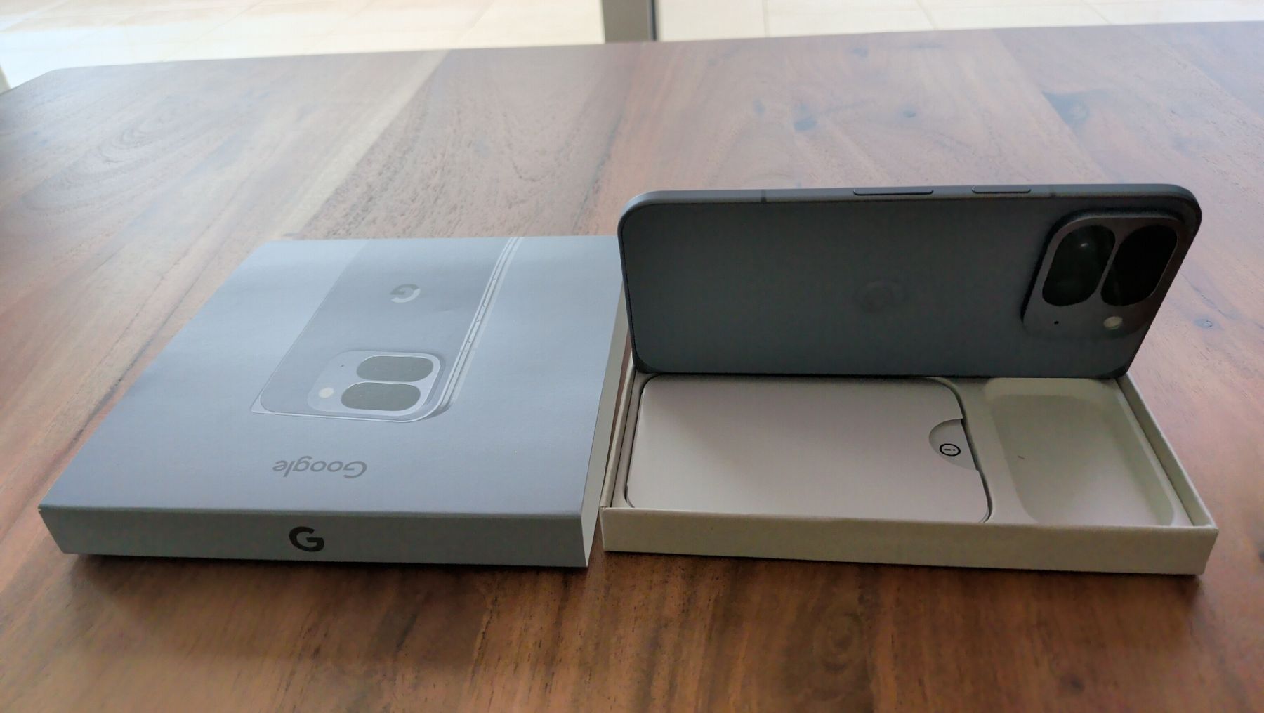 Google Telefoni cellulari / Smartphones: Fast neues Google Pixel 10 Pro Fold mit Zubehör – Nuovo (secondo la descrizione) da Zeiningen venduto da Reddevile 5
