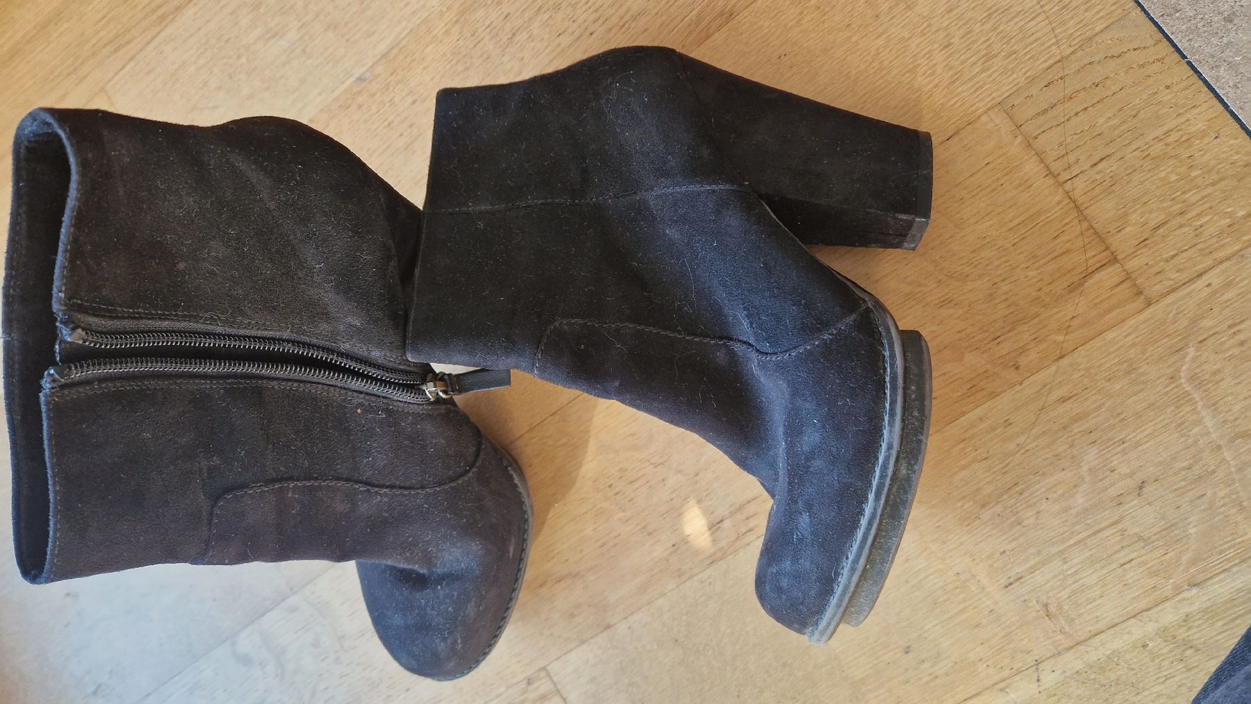 Damenschuhe: Schwarze Wildleder Stiefeletten mit Absatz Gr. 40 – Gebraucht aus Zürich von mis_2kxn 5