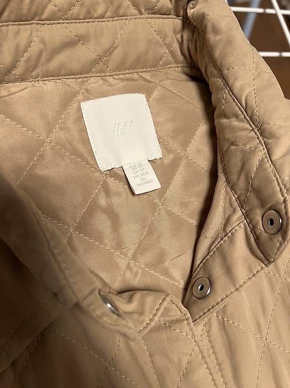 Gilets & Westen: Beige, lange, leichte Stepweste Gr. XS – Gebraucht aus Sevelen von ale_v29l 2