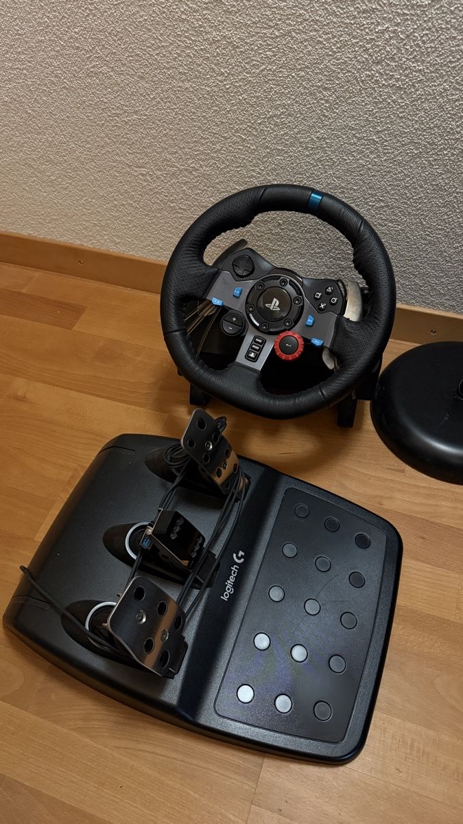 Controller: Lenkrad Logitech G29 Driving Force PS4 PS5 gebraucht – Usato da Berneck venduto da Muzzlet14 1