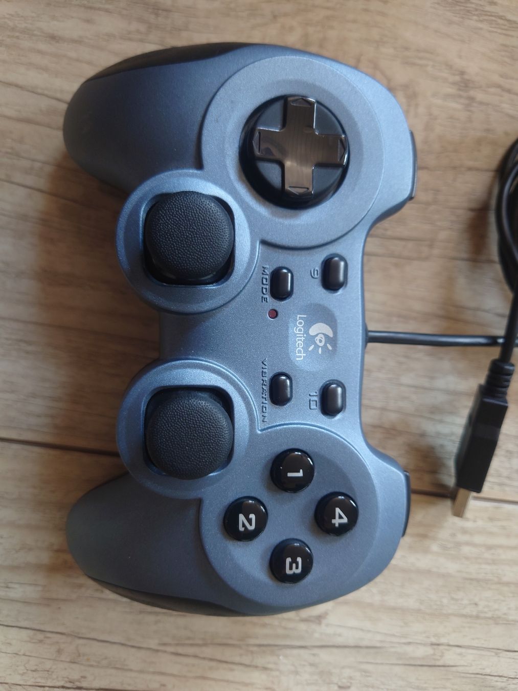 Logitech Controller: Logitech RumblePad 2 Gamepad guter Zustand – Usato da Wettingen venduto da l_i500 1