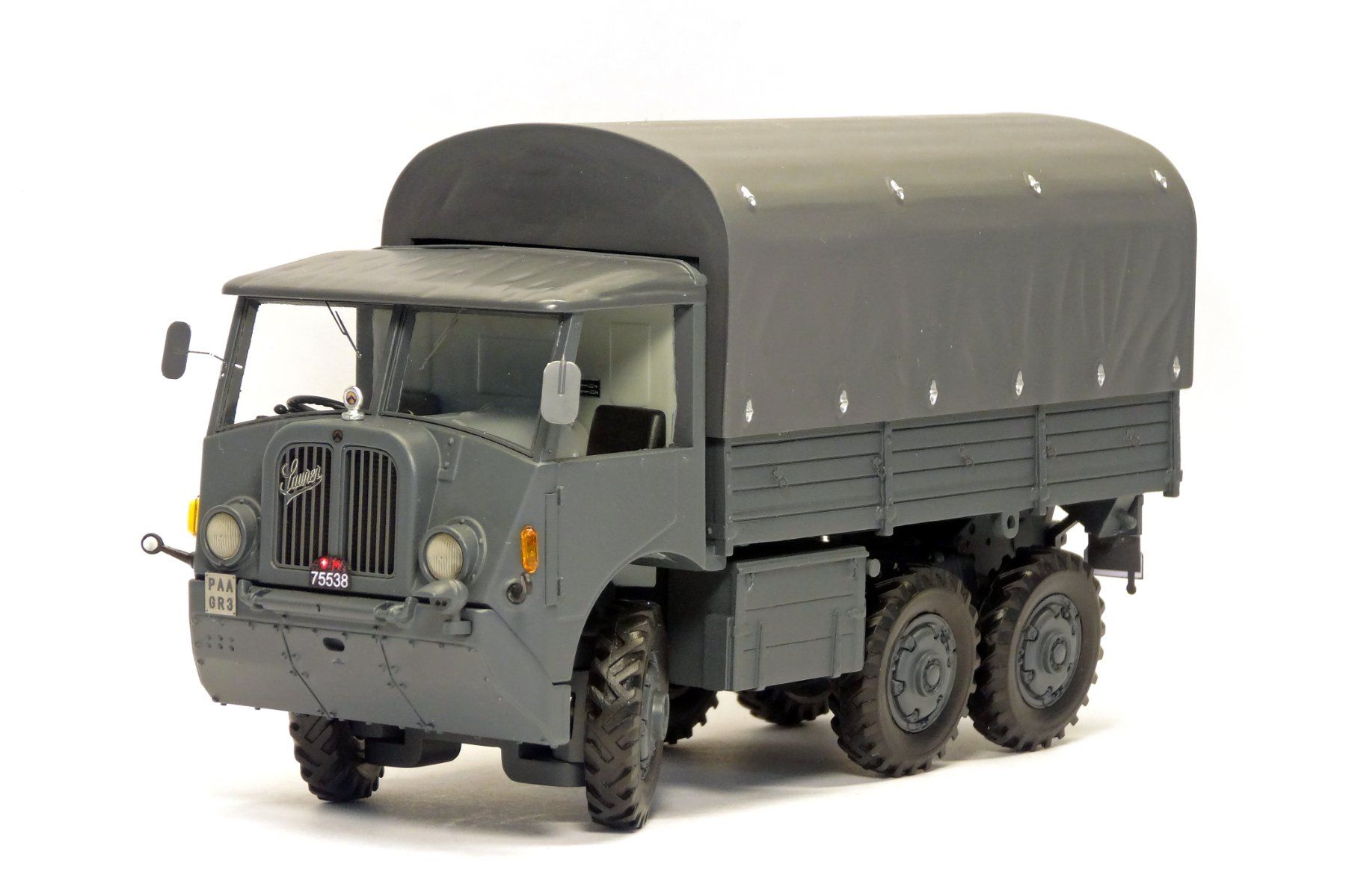 Kit di modellismo & Modellini statici: Saurer M6 Schattenschwarz 1:35 – Nuovo e nell'imballaggio originale da Lenk im Simmental venduto da AFM-Modellbau