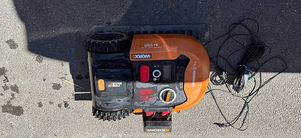 Tondeuses à gazon: A vendre landroid m700 – D'occasion à Arzier-Le Muids par Jackoncept