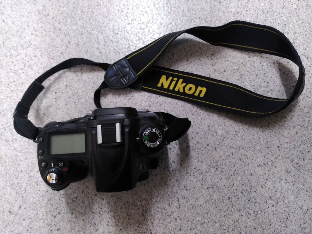 Digitalkamera Gehäuse Nikon D90 mit Ladegerat und 3 Akku's Kaufen auf