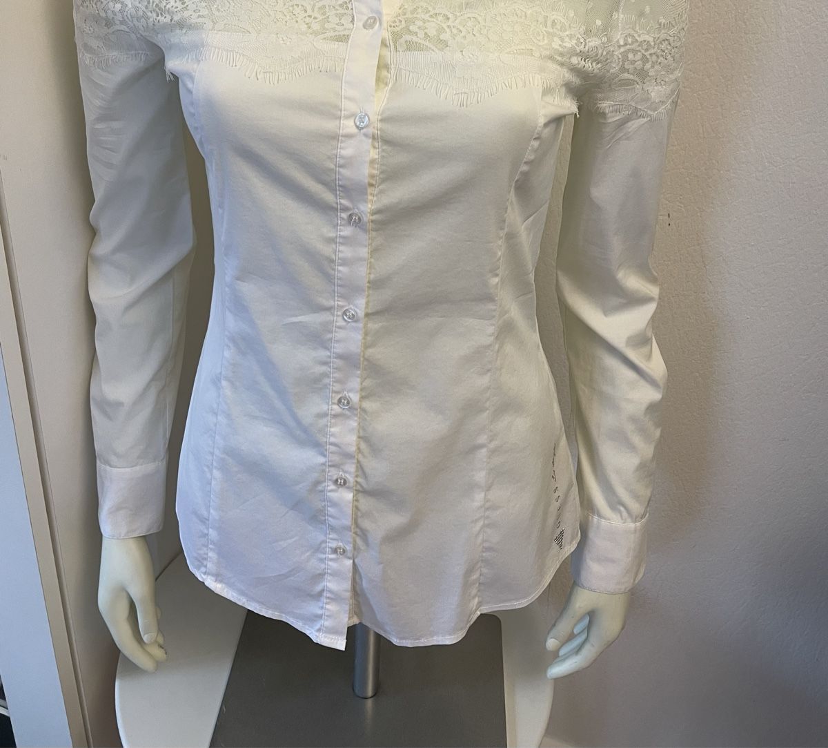 Guess Camicette: Damen Hemd Original Guess G. S – Nuovo (secondo la descrizione) da Frenkendorf venduto da Pinda4402 3