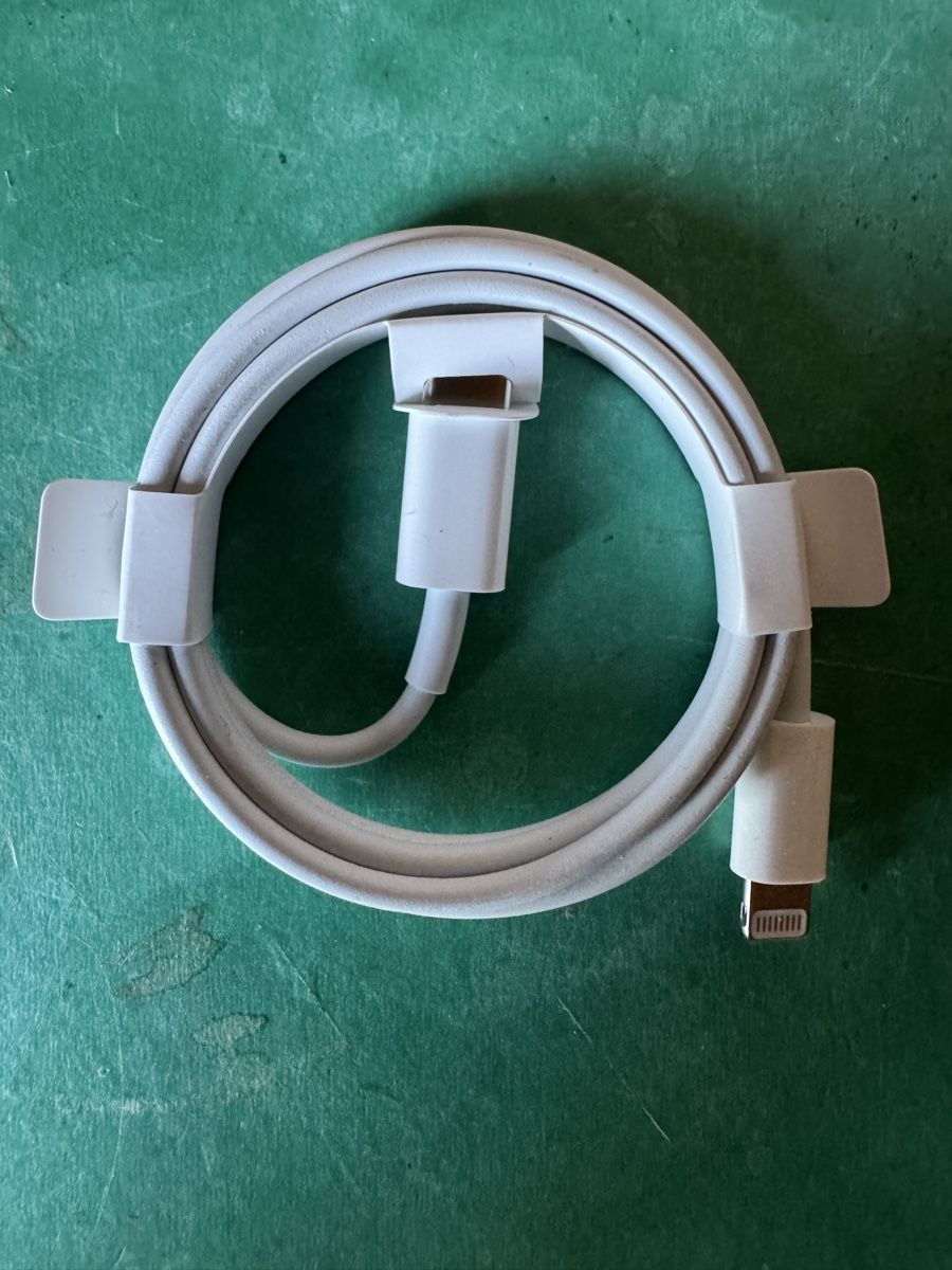 Apple Kabel: Original Apple Lightning USB-C Ladekabel (1m) – Neu (gemäss Beschreibung) aus Ligerz von dohirschi