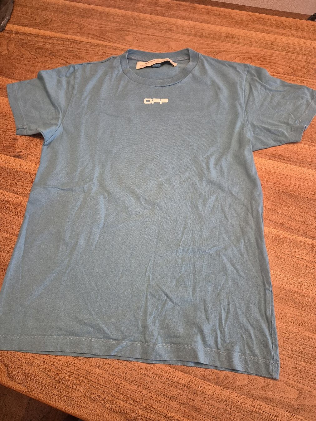 Off-White T-shirt: Off- White T-Shirt  – Usato da Weesen venduto da sch_cs6t