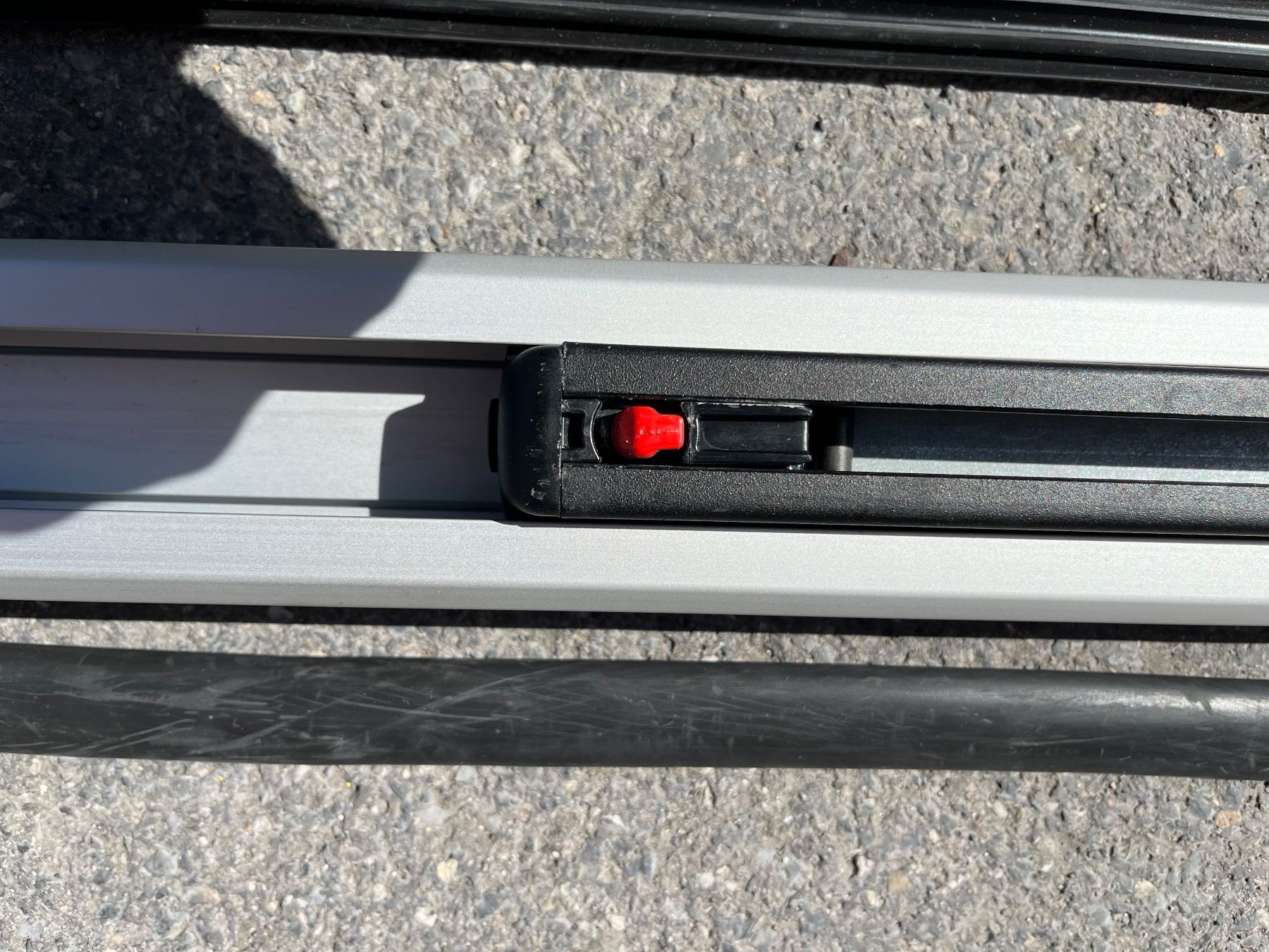 Thule Portapacchi: Thule Slide Bar 144 cm Dachträger-Traverse Paar – Usato da Mollis venduto da diligan 4