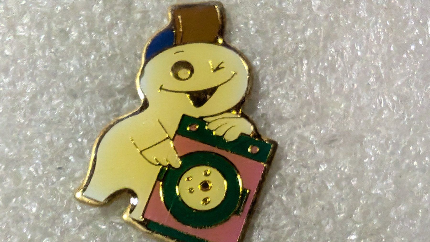Plaketten & Abzeichen: Ansteckpin 167: Maga Bio – Gebraucht aus Oppligen von Pin-Fall-Shop