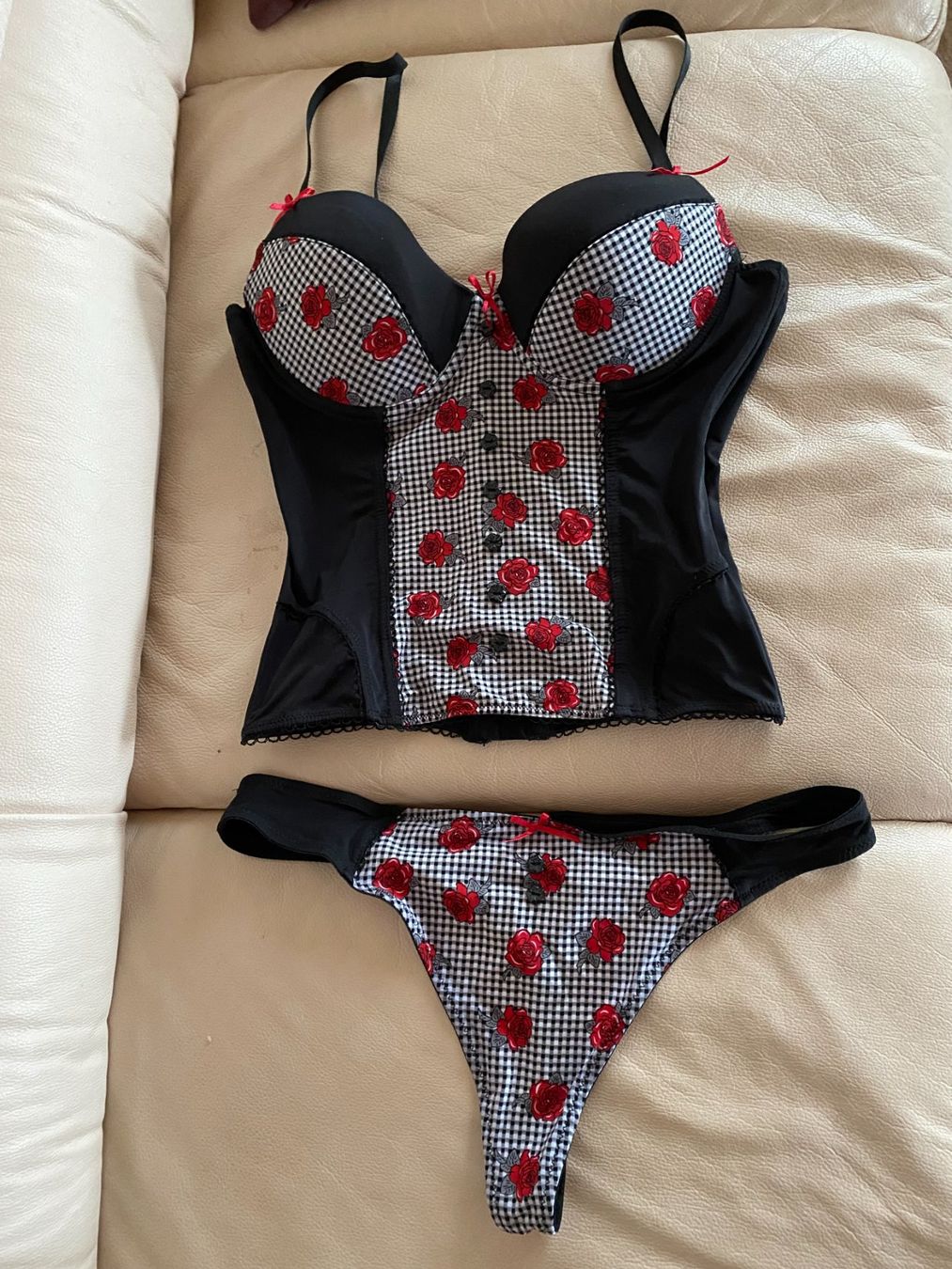 Altra biancheria intima: Corsage 80B mit String Grösse 42 Neu – Nuovo (secondo la descrizione) da Volketswil venduto da schnapp01
