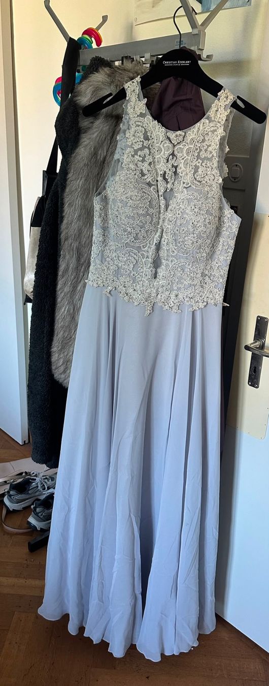 Robes: Wunderschönes Festkleid Gr. M – D'occasion à Thun par Kaethi3