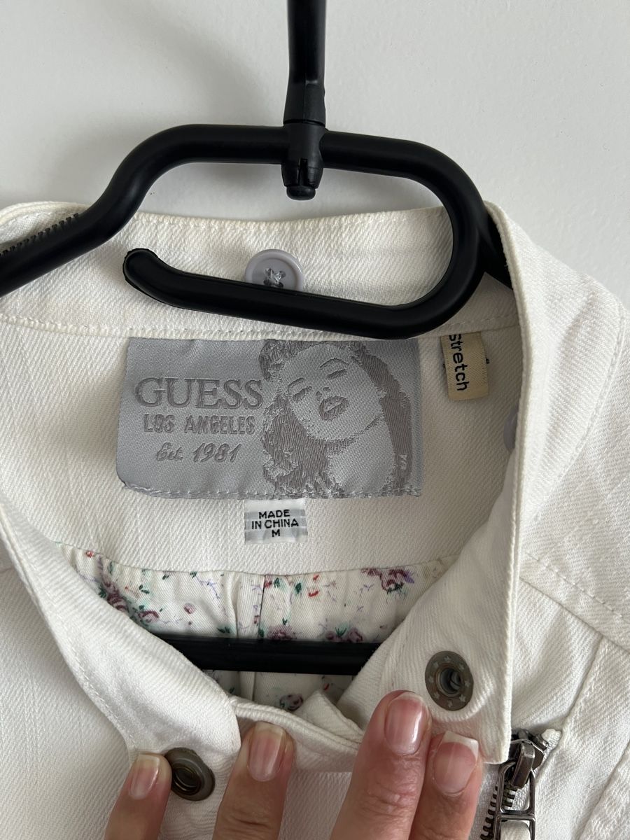 Guess Giacche: Guess weisse Jeansjacke - M – Usato da Rothrist venduto da FL_17 1