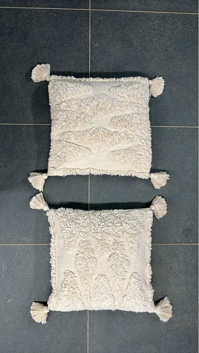 H&M Kissen: Coussin décoratif bohème à pompons - Style unique! – Neu (gemäss Beschreibung) aus Monthey von LoveBrand