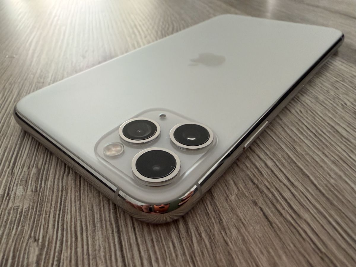 Apple Telefoni cellulari / Smartphones: iPhone 11 Pro Max Silber ab 1.— – Usato da Benglen venduto da bmwgt 1