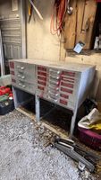 Metallschubladenschrank / Werkbank mit 9 Schubladen