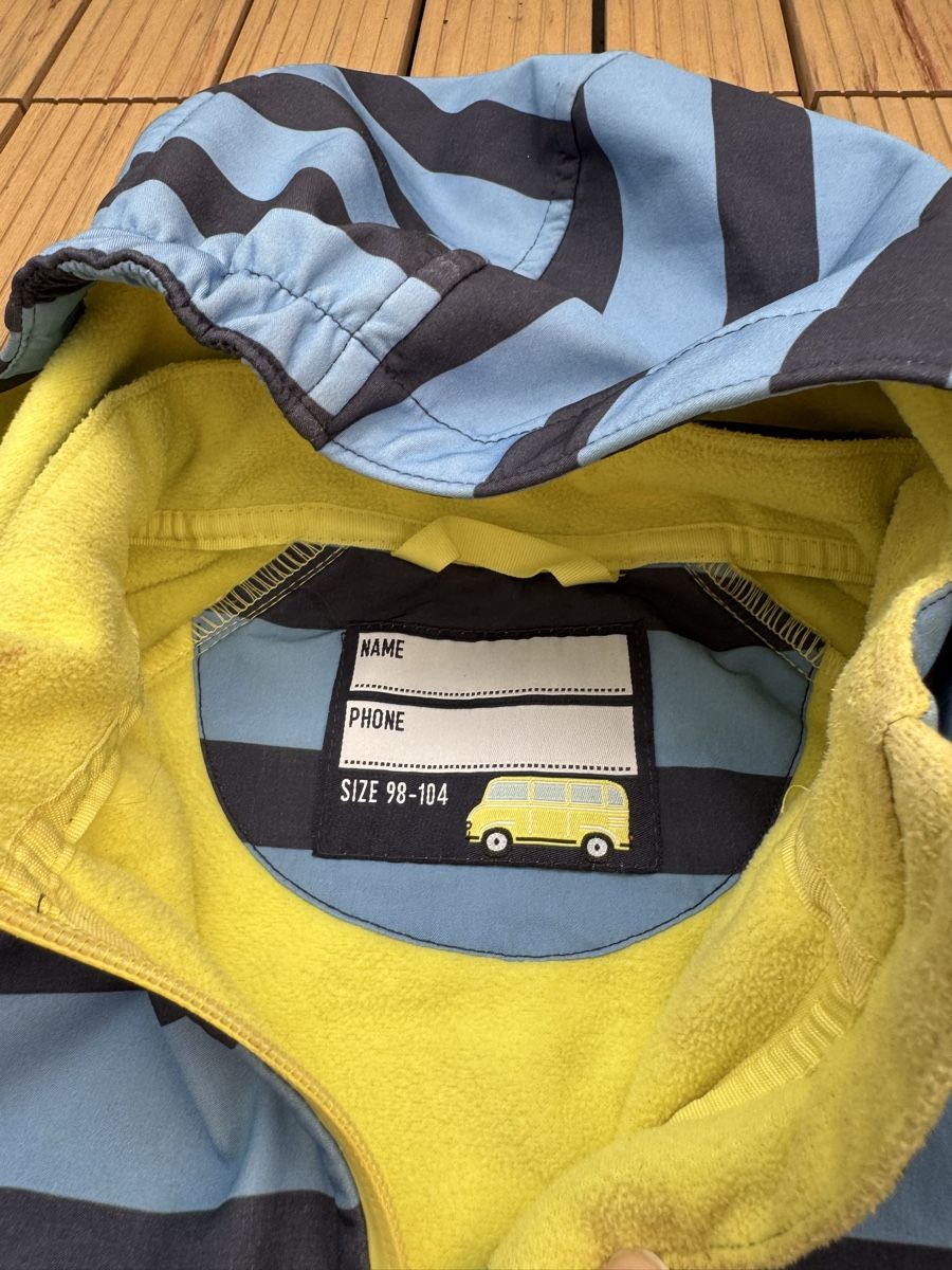 Completi: Softshell Overall blau gestreift Grösse 98-104 – Usato da luzern venduto da plueschmors. 2