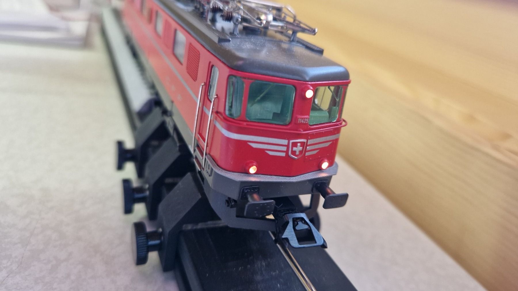 Märklin Modellini di ferrovie: Marklin 3336 Ae 6/6 Genève de Marklin avec décodeur ESU – Usato da Crésuz venduto da lechat07 5