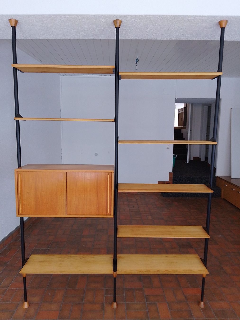 Scaffali: Etagère vintage sol-plafond 1970' – Usato da Biel/Bienne venduto da frenetic