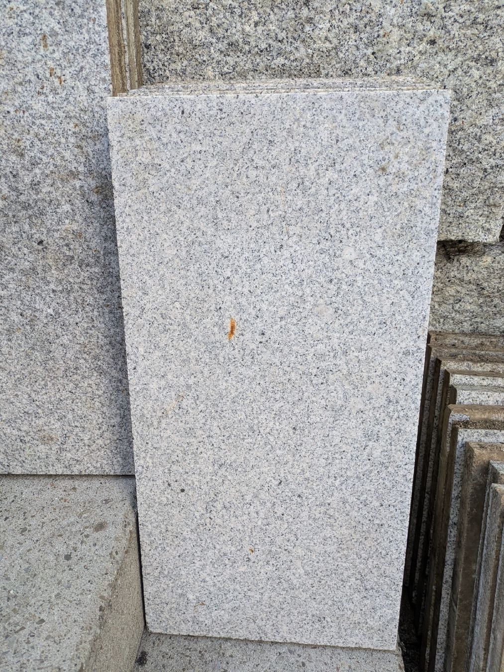 Revêtements de sol: Helle Granitplatten für Garten oder Terasse (95 Stk) – D'occasion à Winterthur par roman_hauser