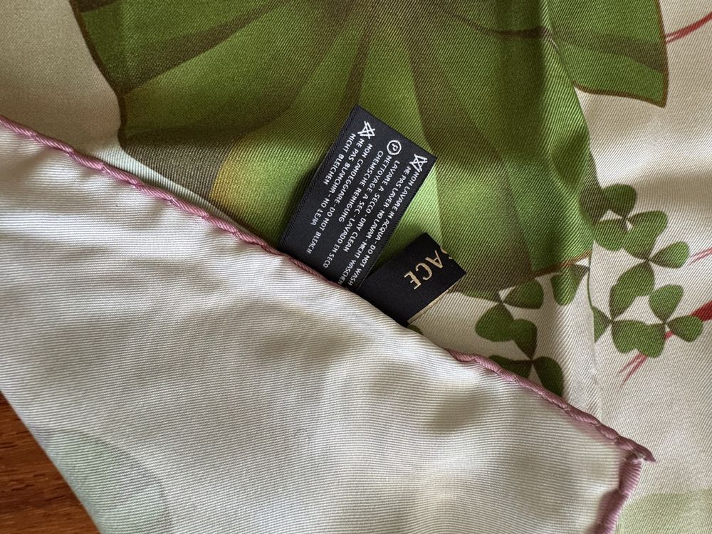 Foulard & Sciarpe: Versace Silk Scarf - Elegant Floral Design, Spring Style – Nuovo (secondo la descrizione) da Montagnola venduto da jamylafy 2