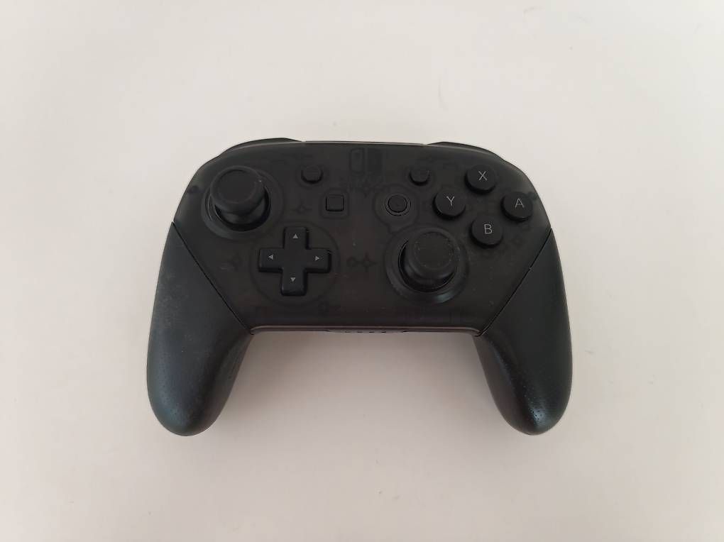 Manettes: Nintendo Switch Pro Controller – D'occasion à Kloten par bam_6cv8