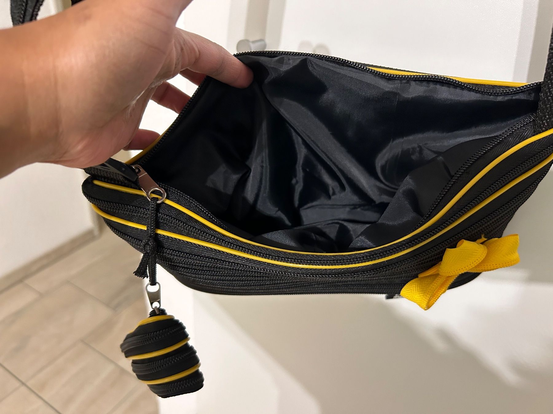Borse da donna: Umhängetasche Schwarz – Usato da Vordemwald venduto da has_796n 1