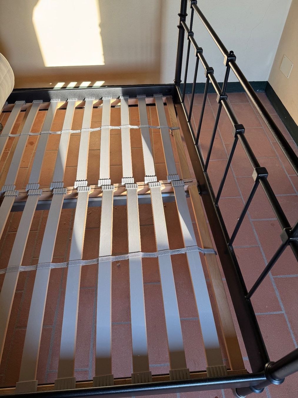 Letti: Doppelbett mit Lattenrost – Usato da Domat/Ems venduto da Nanouk 1