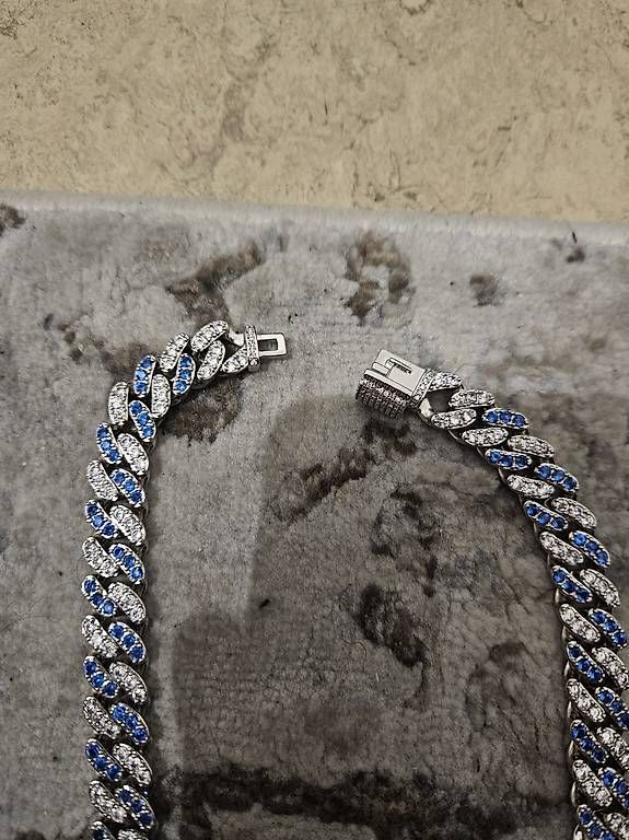 Colliers: Kette blau/weiss – D'occasion à Dottikon par damianolucia98 1