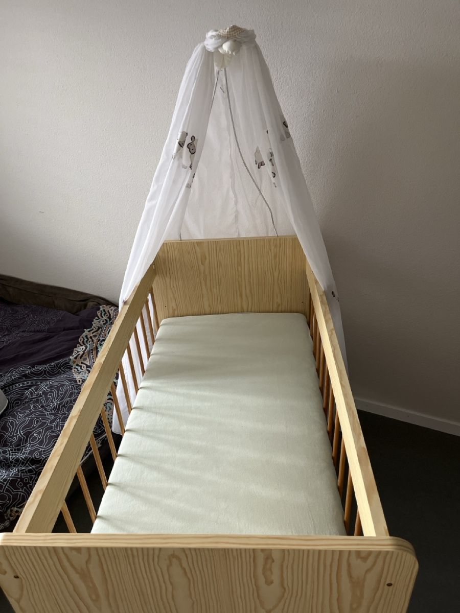 Letti: Schönes Holzbabybett – Usato da Wallisellen venduto da Leloxa 1