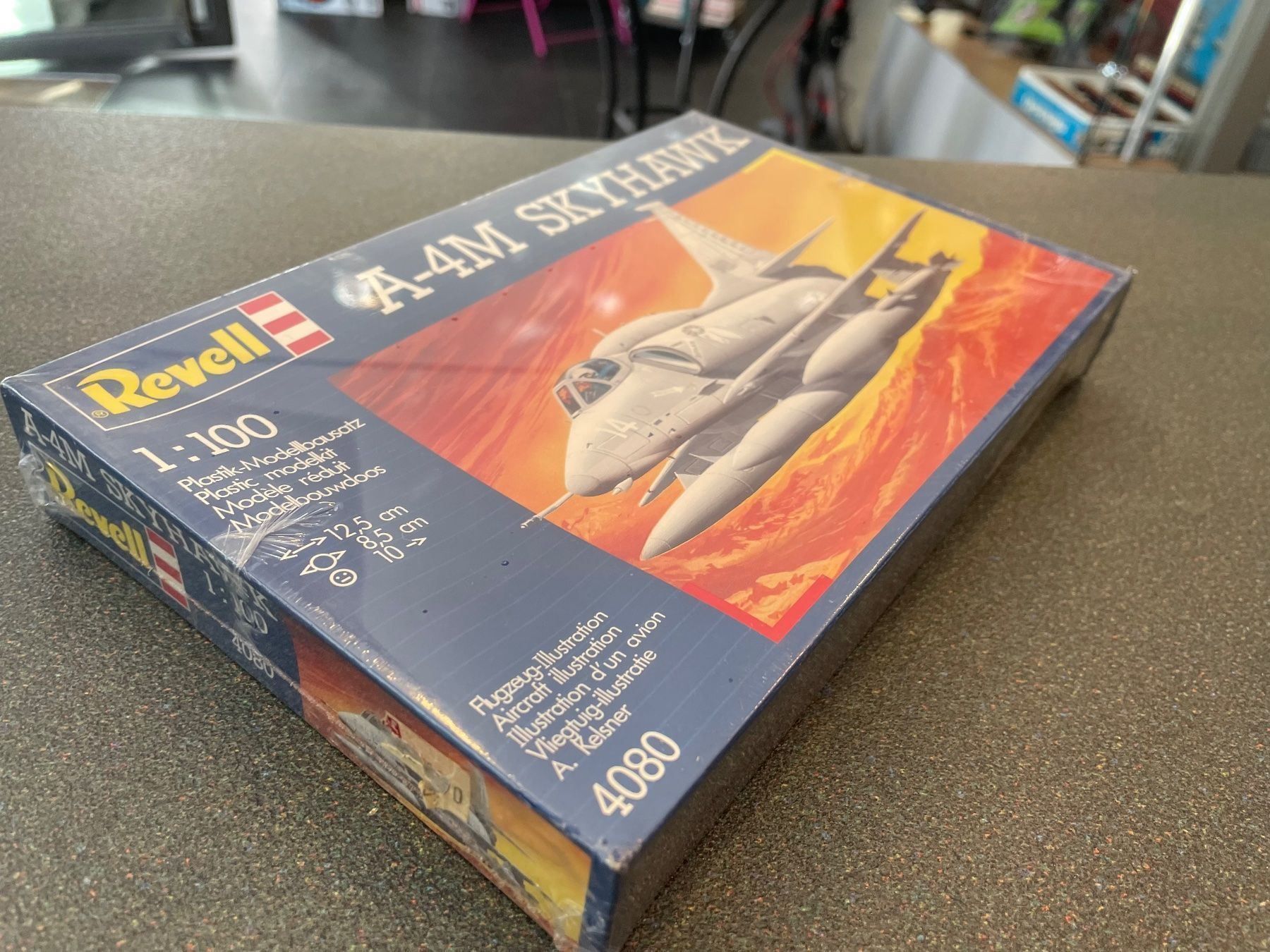 Revell Modellbausätze & Standmodelle: Revell 1:100 4080 A-4M Skyhawk kit – Neu und originalverpackt aus Chiasso von Carrara-Modellismo 1