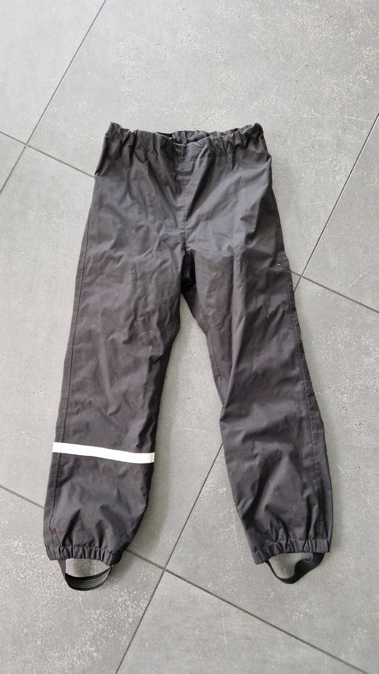 Pantaloni: Hardshellhose H&M Gr. 134 – Usato da Bätterkinden venduto da Reniderella