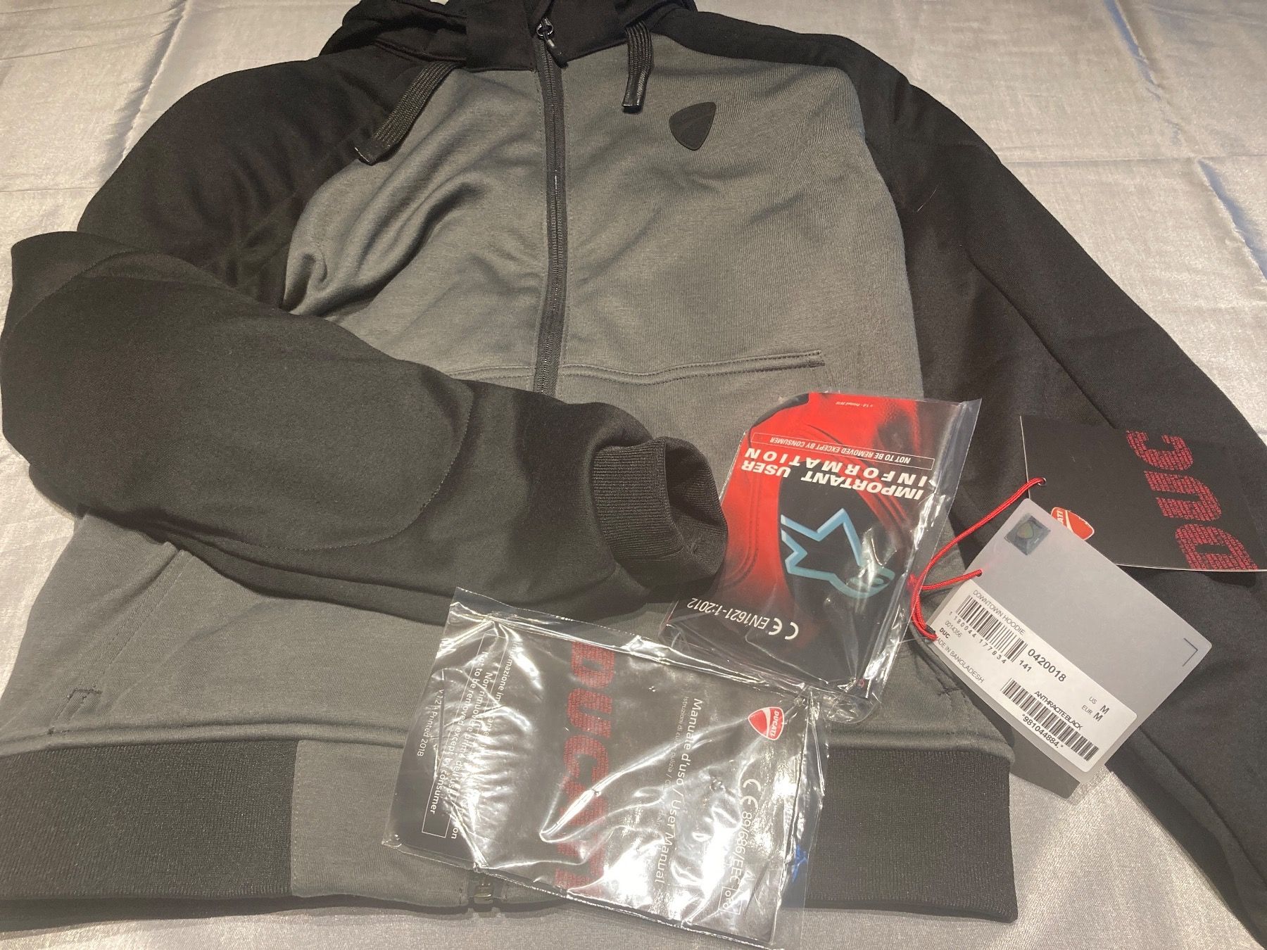 Maglioni & Felpe: Ducati Downtown Hoodie M – Nuovo e nell'imballaggio originale da Märstetten venduto da Shirt74 1