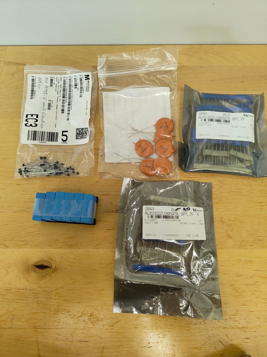 Componenti elettronici: Diverse Kondensatoren – Usato da Emmenbrücke venduto da BlSi