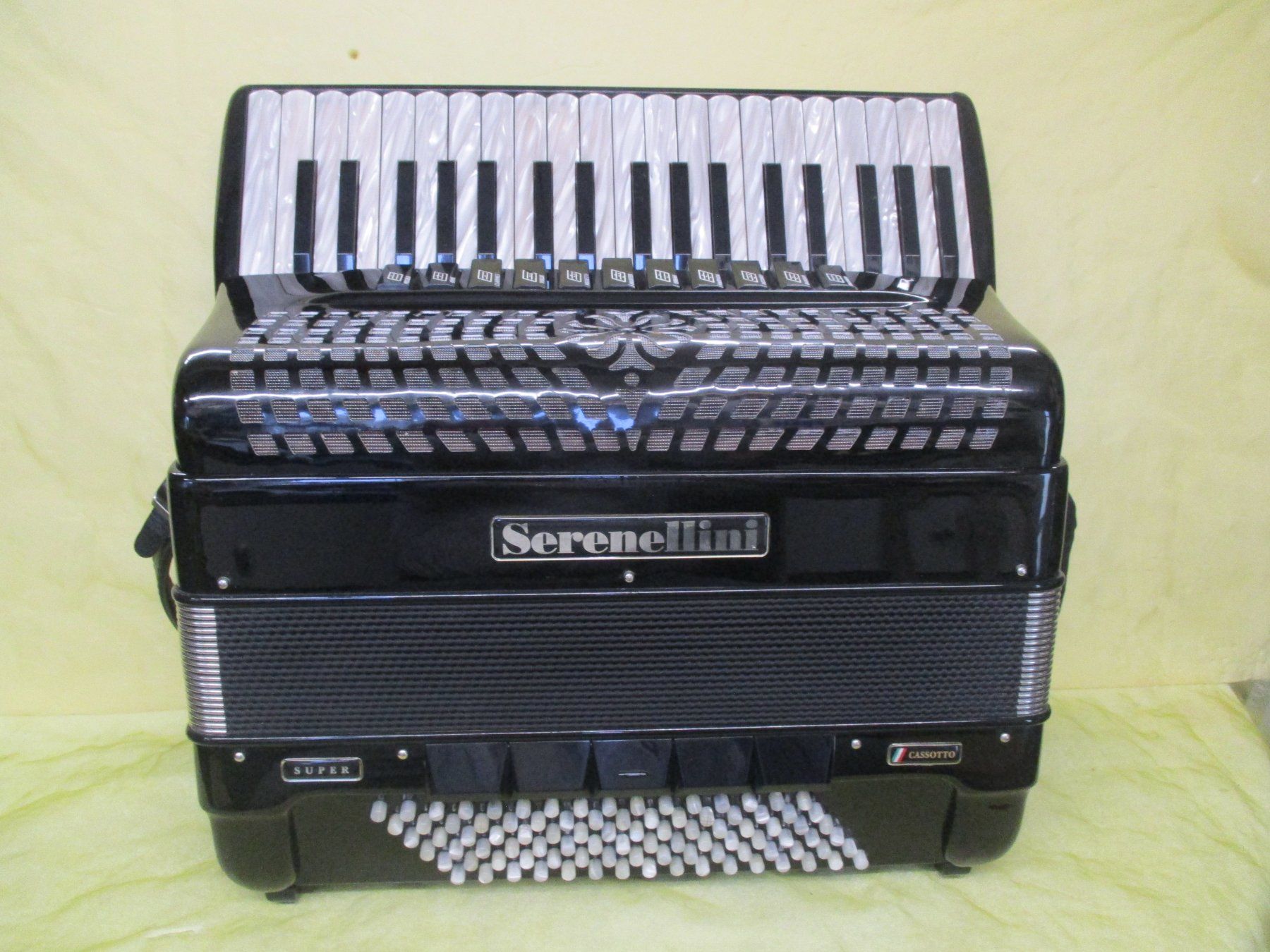 Strumenti musicali: Akkordeon Serenellini  2+2 – Usato da Jegenstorf venduto da Oktavio