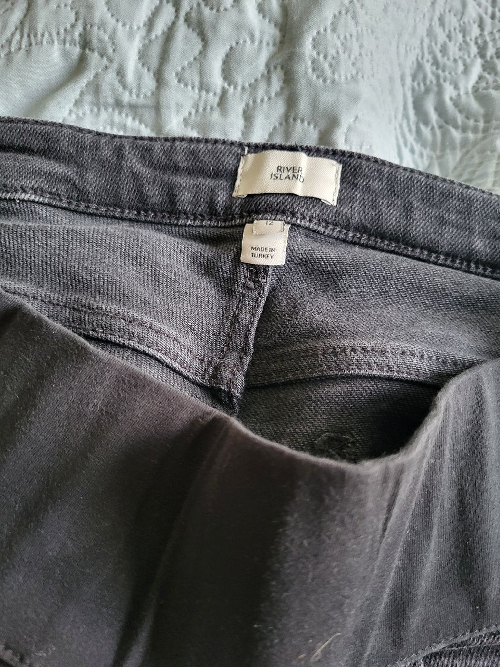 Lotti di vestiti: Lot de vêtements de grossesse – Usato da Pully venduto da MiaJune 5