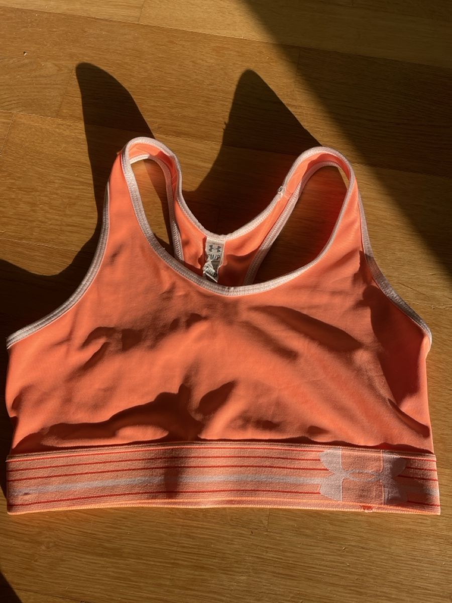 Under Armour Tops: Sport Top / Sport BH, Under Armour, gr S – Gebraucht aus Uetikon am See von Wigglo