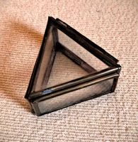 Schöne Vintage Schmuckschatulle dreieckig Glas Metall