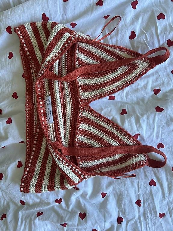 Tops: ROT- UND CREMEFARBENES HÄKEL-CROP-TOP – Gebraucht aus Zürich von cla_l2t2 3