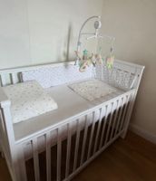 Babybett weiss mit Mobile gebraucht