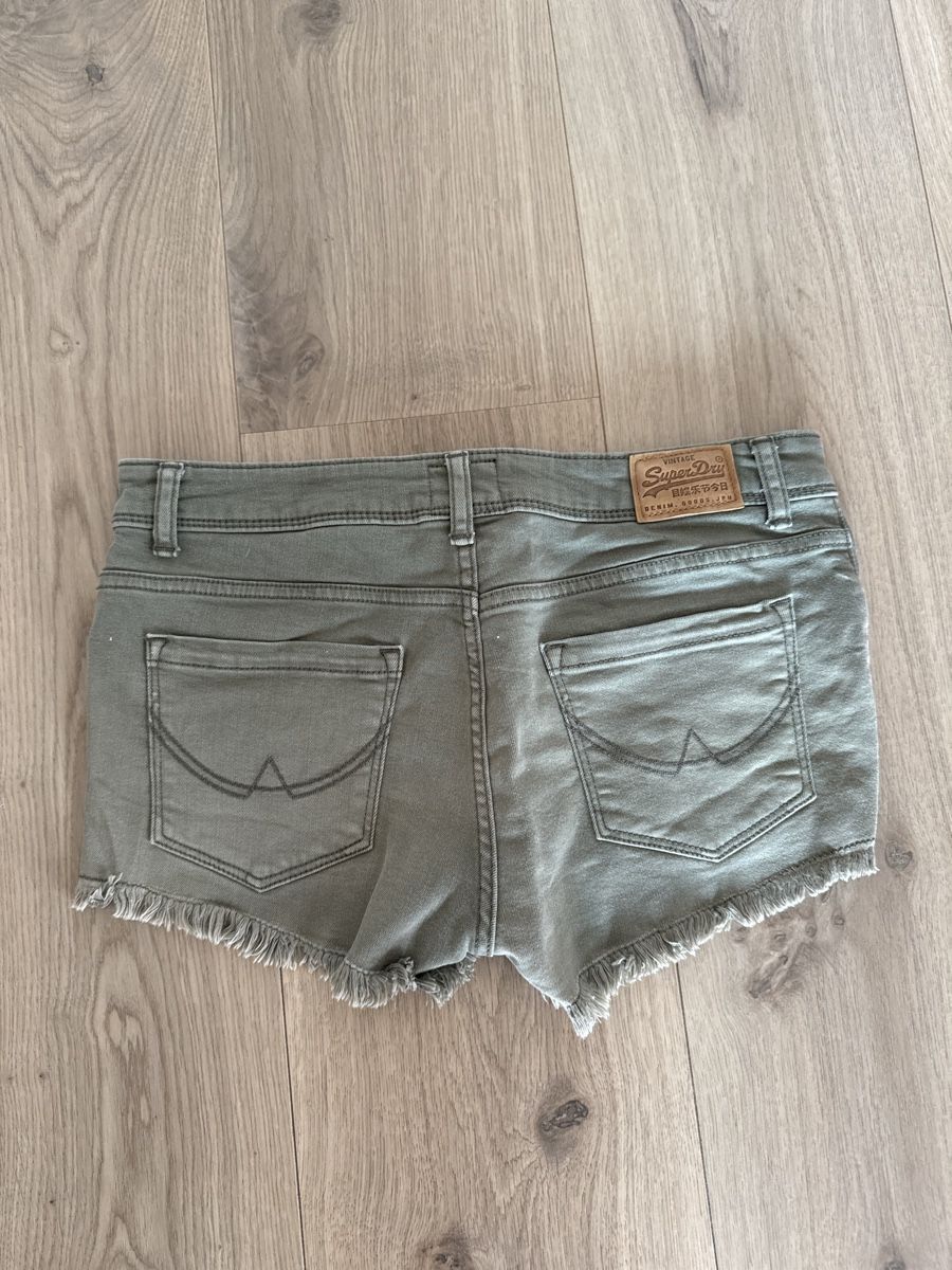 Superdry Jeans: Superdry Shorts – D'occasion à Küttigen par evelineh04 4