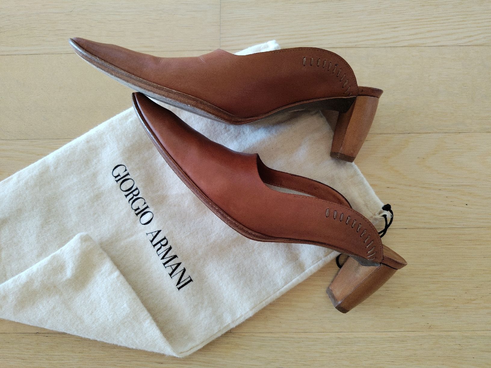 Armani Scarpe da donna: GIORGIO ARMANI Pantolette Leder Cognac Size 36 – Usato da Buchrain venduto da QueenyHE51 3