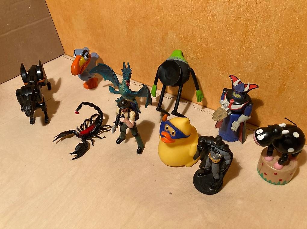 Giocattoli: 10 figurines vintage, dragon, Batman – Usato da Belmont-sur-Yverdon venduto da Manu1112 4
