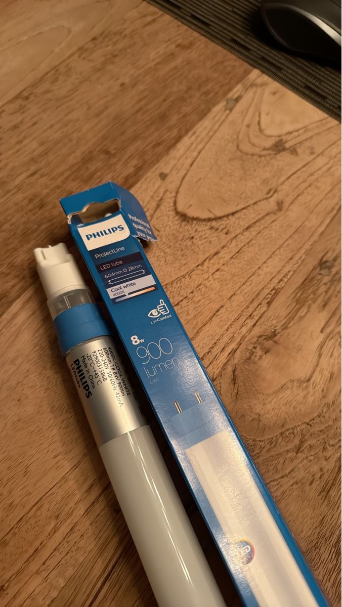 Philips Lampade: 2x Philips LED Röhre Projectline 8W 60cm - ungebraucht – Nuovo (secondo la descrizione) da Wiesendangen venduto da arena007
